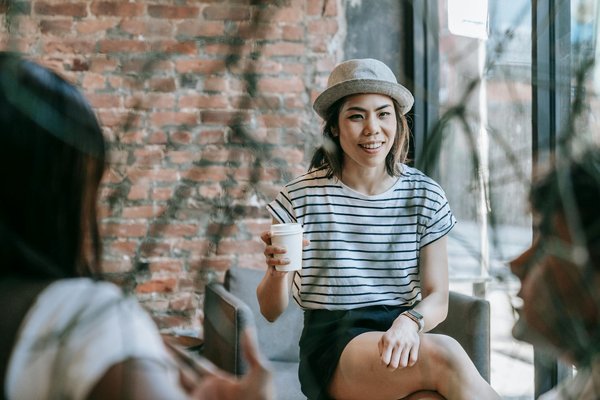 What are the most popular UK hairstyles that complement fashion trends?